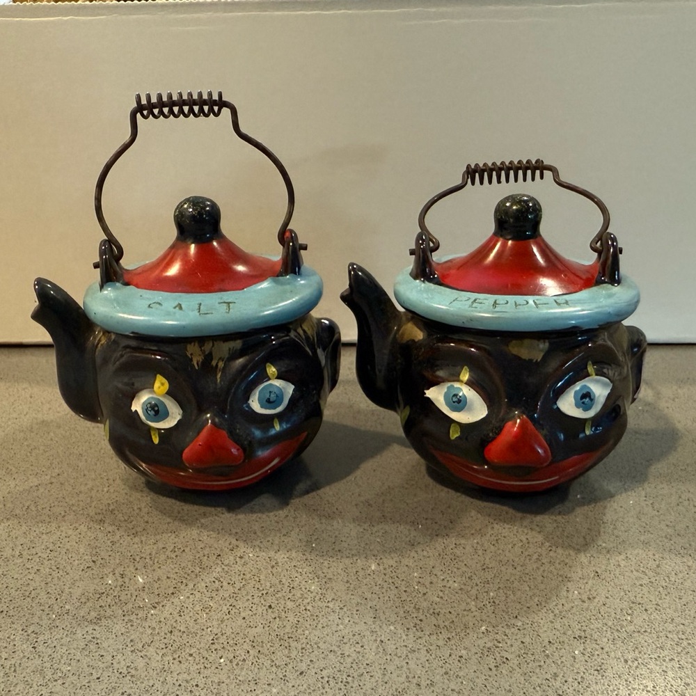 Thames Redware Vintage Ceramic Salt and Pepper Shakers - Black and Red